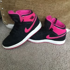 Air Jordan 1 Retro High “Vivid pink”